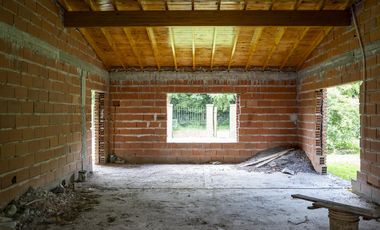 Casa en construcción en la Laguna de Lobos