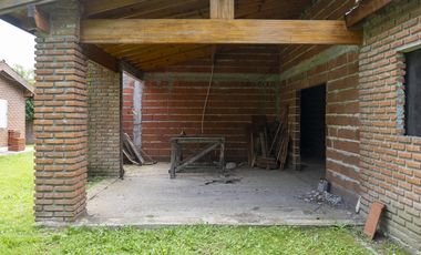 Casa en construcción en la Laguna de Lobos