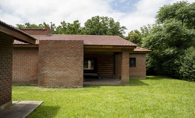 Casa en construcción en la Laguna de Lobos