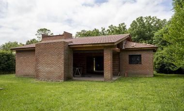 Casa en construcción en la Laguna de Lobos