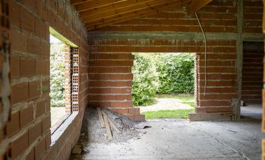 Casa en construcción en la Laguna de Lobos