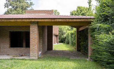 Casa en construcción en la Laguna de Lobos
