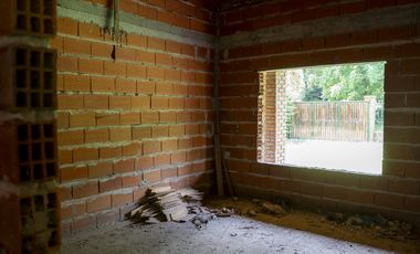 Casa en construcción en la Laguna de Lobos