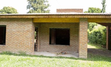 Casa en construcción en la Laguna de Lobos