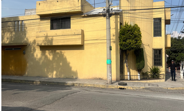 🏡 Casa con doble altura y diseño arquitectónico en esquina – Fracc San Carlos