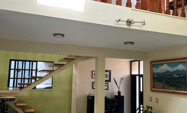 🏡 Casa con doble altura y diseño arquitectónico en esquina – Fracc San Carlos