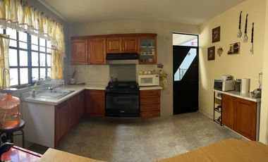 🏡 Casa con doble altura y diseño arquitectónico en esquina – Fracc San Carlos