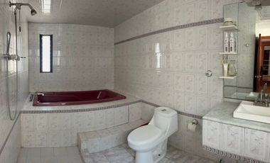 🏡 Casa con doble altura y diseño arquitectónico en esquina – Fracc San Carlos