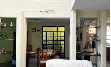 🏡 Casa con doble altura y diseño arquitectónico en esquina – Fracc San Carlos