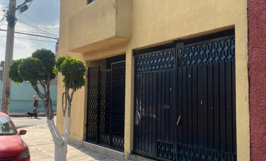 🏡 Casa con doble altura y diseño arquitectónico en esquina – Fracc San Carlos