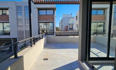 Venta PH 2 dormitorios con balcón terraza Complejo Residencial Esmeralda