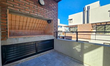 Venta PH 2 dormitorios con balcón terraza Complejo Residencial Esmeralda
