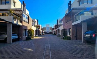 Venta PH 2 dormitorios con balcón terraza Complejo Residencial Esmeralda