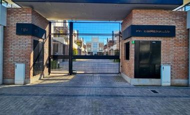 Venta PH 2 dormitorios con balcón terraza Complejo Residencial Esmeralda