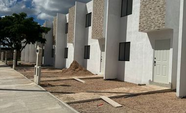 VENTA DE CASA NUEVA Y LISTA PARA ENTREGA EN TIXCACAL OPICHÉN, MÉRIDA