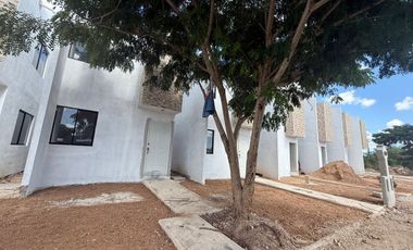 VENTA DE CASA NUEVA Y LISTA PARA ENTREGA EN TIXCACAL OPICHÉN, MÉRIDA