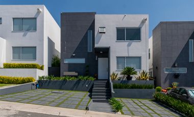 Venta de Casa en Bosque Esmeralda, Atizapán