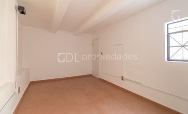 ARISTA CASA RECIÉN REMODELADA EN VENTA