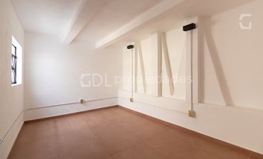 ARISTA CASA RECIÉN REMODELADA EN VENTA