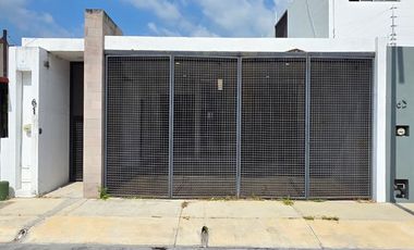 CASA EN VENTA DE 1 PLANTA, 2 RECÁMARAS, 2 BAÑOS COMPLETOS, COCHERA CON PORTÓN