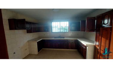 SE ALQUILA BELLO Y AMPLIO APARTAMENTO EN SANTIAGO FRENTE ALA N