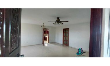 SE ALQUILA BELLO Y AMPLIO APARTAMENTO EN SANTIAGO FRENTE ALA N