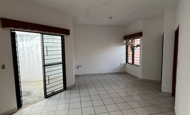 CASA DE UN SOLO PISO EN RENTA FRACCIONAMIENTO LA GLORIA