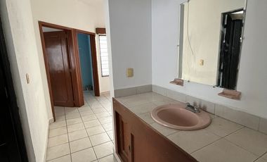 CASA DE UN SOLO PISO EN RENTA FRACCIONAMIENTO LA GLORIA