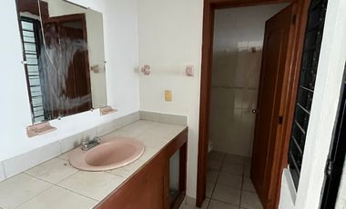 CASA DE UN SOLO PISO EN RENTA FRACCIONAMIENTO LA GLORIA