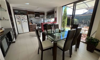 Vendo casa independiente con zona verde privada