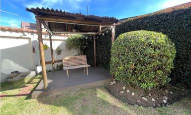 Vendo casa independiente con zona verde privada