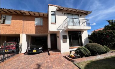 Vendo casa independiente con zona verde privada