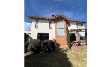 Vendo casa independiente con zona verde privada