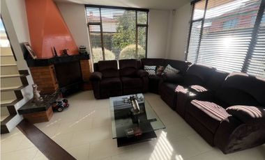Vendo casa independiente con zona verde privada