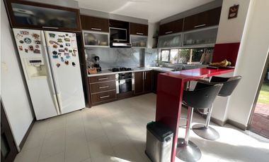Vendo casa independiente con zona verde privada