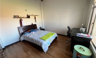 Vendo casa independiente con zona verde privada
