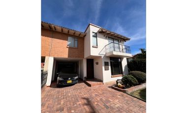 Vendo casa independiente con zona verde privada