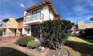 Vendo casa independiente con zona verde privada
