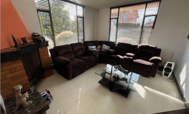 Vendo casa independiente con zona verde privada