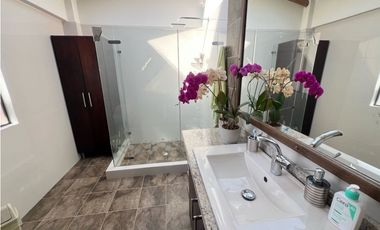 Vendo casa independiente con zona verde privada