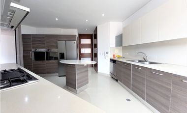 SE ARRIENDA APARTAMENTO EN CHICÓ VIRREY