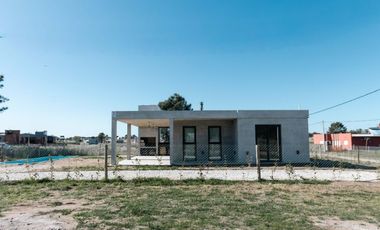Casa en venta c/ cochera en Balneario Pehuen Co