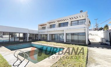 OPORTUNIDAD ! EXCLUSIVA CASA EN LA CIUDAD DE ANDACOLLO