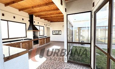 OPORTUNIDAD ! EXCLUSIVA CASA EN LA CIUDAD DE ANDACOLLO