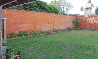 Venta casa Santa elena a media cuadra del mar 5amb