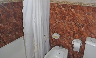 Venta casa Santa elena a media cuadra del mar 5amb