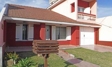 Venta casa Santa elena a media cuadra del mar 5amb
