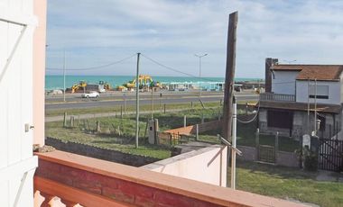 Venta casa Santa elena a media cuadra del mar 5amb