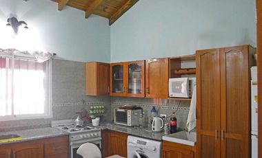 Venta casa Santa elena a media cuadra del mar 5amb
