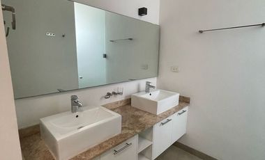 CASA EN VENTA EN PRIVADA JULIETA, PASEO NORTE, CUENTA CON PANELES SOLARES